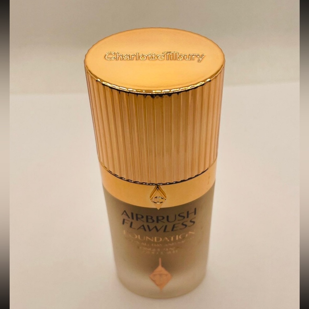 Charlotte Tilbury Airbrush Flawless Foundation - Picture 2 of 3